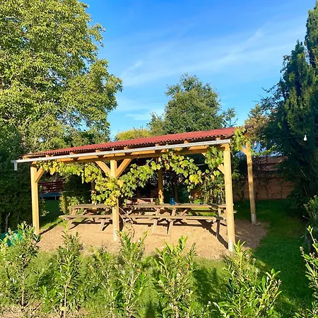 Backesgarten Für 22 Personen * Neichen